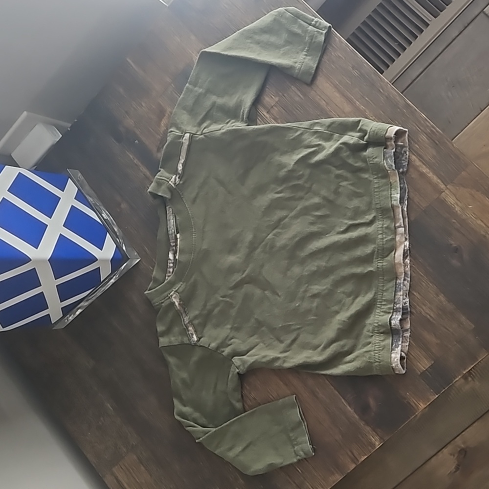 Long sleeve t-shirt
